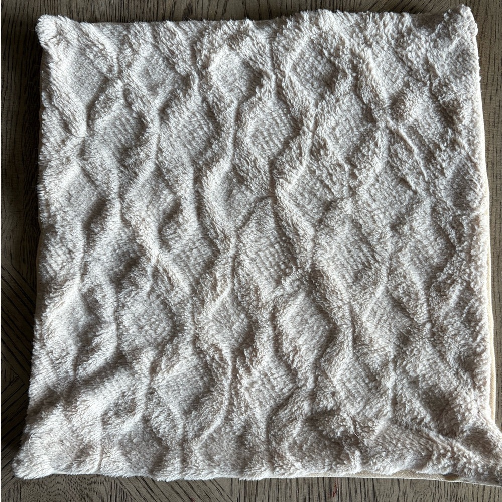 🍒4/$15 Textured Cream Throw Pillow Case 18” by 18”